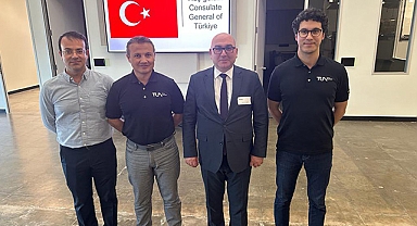 Türkiye'nin Houston Başkonsolosu Ahmet Akıntı'dan Türk uzay yolcularına ziyaret