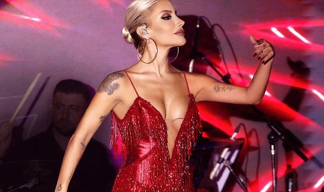 İrem Derici artık bir 'Showgirl'!