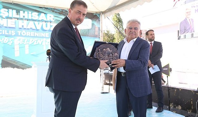 Kayseri'nin 'orkestra şefi' Memduh Büyükkılıç