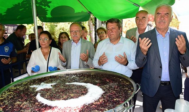 Manisa'da aşure bereketi sürüyor
