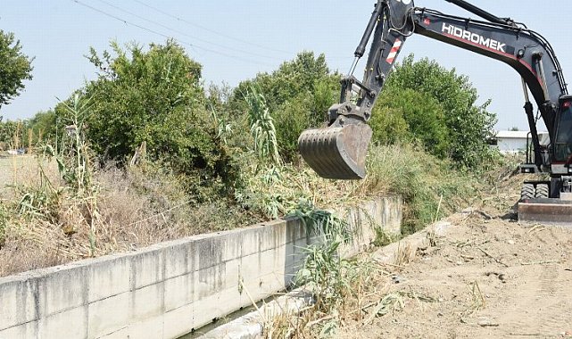 Manisa'da dere temizlikleri sürüyor