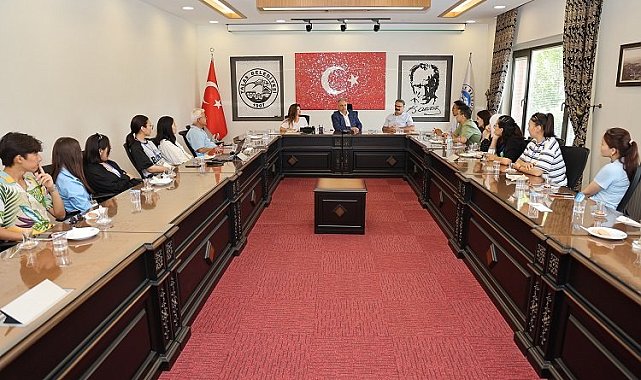 Mustafa Yalçın Kazak öğrencileri ağırladı