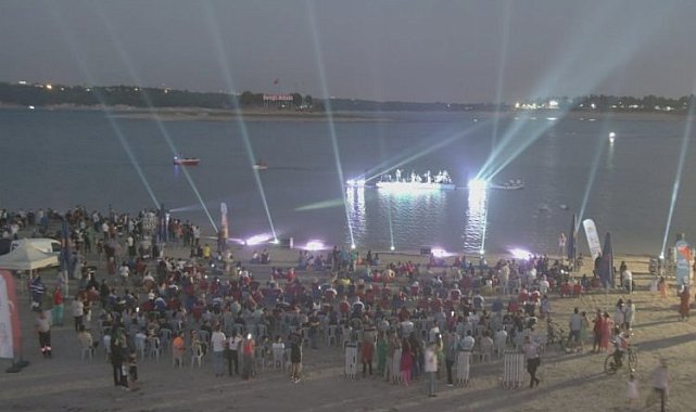 Altın Koza'da göl üzerinde konser