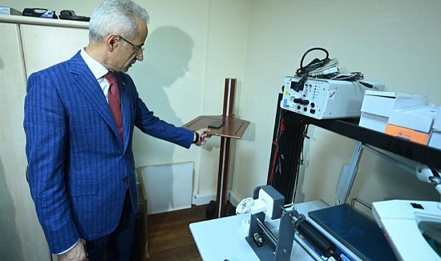 Bakan Uraloğlu'ndan Cep Telefonu Test Merkezi'ne inceleme