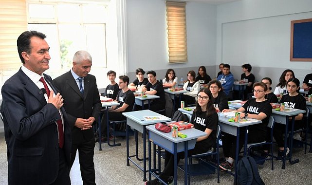 Başkan Dündar Osmangazi'de öğrencileri yalnız bırakmıyor