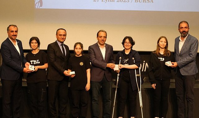 Bursa'da 'Bir Bilenle Bilge Nesil' ödüllerine kavuştu