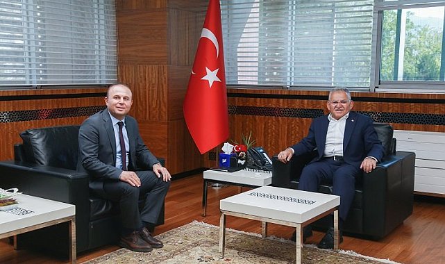 Dr. Memduh Büyükkılıç'tan yeni müdüre ziyaret