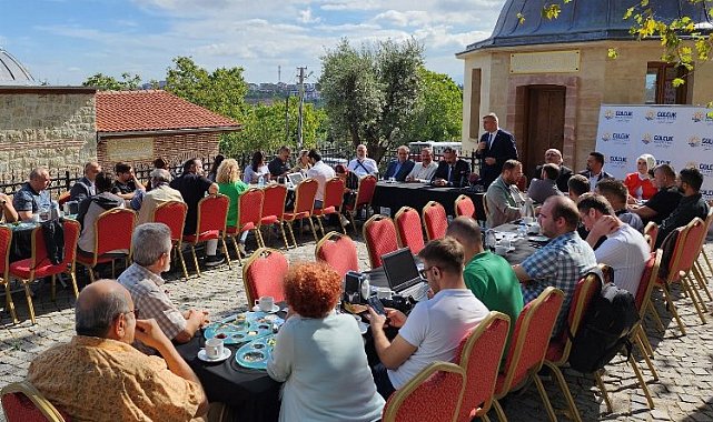 Gölcük edebiyata yön veren sempozyumları sürdürüyor