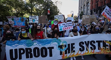 İklim aktivistlerinden New York'ta gösteri: Fosil yakıta son!