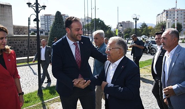 Kayseri protokolünden Yeşilay'a ziyaret