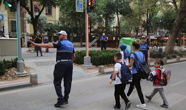 Kocaeli'de okulların ilk gününde Zabıta görev başında