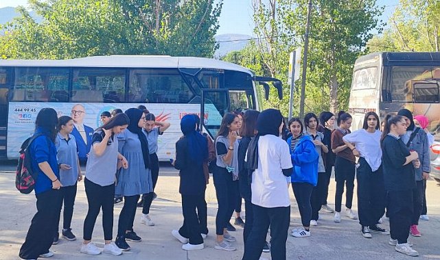 Manisa Belediyesi öğrencileri kitapla buluşturdu