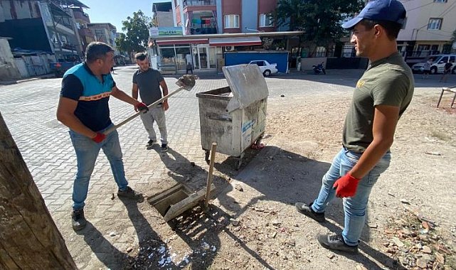 Manisa'da yağmur suyu ızgaralarında temizlik sürüyor