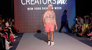 New York Moda Haftası'nda ‘çöp poşetli’ şaka: Şaşkın bakışlar arasında podyumda yürüdü