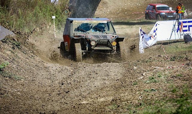 Sakarya'da tozu dumana katıyorlar