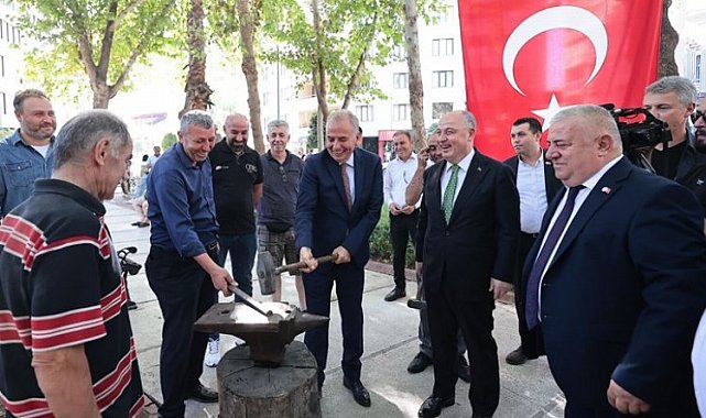 Vali ve Başkan demir dövdü