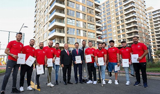Ampute Milli Futbol Takımı'na evleri teslim edildi