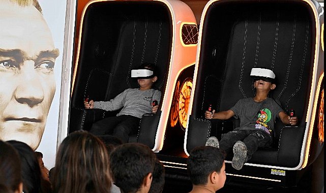 Antalya'da çocuklar geleceğin dünyasıyla buluşuyor