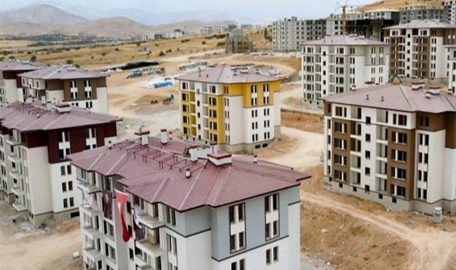 Bakan Özhaseki: Kahramanmaraş'ı kültürel dokuyu koruyarak ayağa kaldırıyoruz