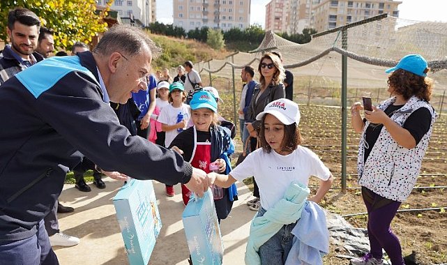 Beylikdüzü'ne kışlık ilk fideler minik ellerden