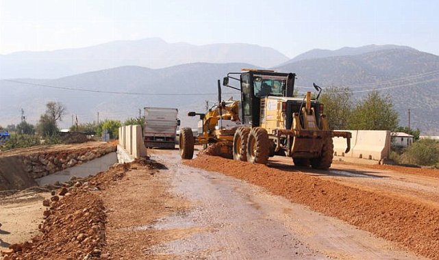 Büyükşehir Elmalı Bayralar köprüsünü yeniledi