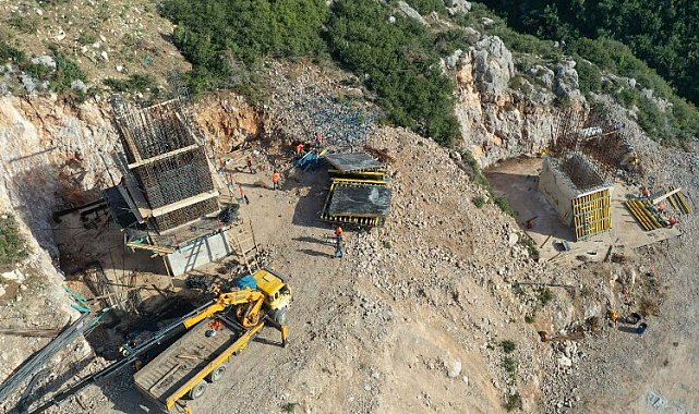 Dilovası Hastane yolunda köprü ayakları yükseliyor