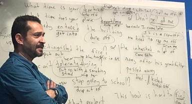 Fenomen 'İngilizce Doktoru'ndan sıradışı teknikler!