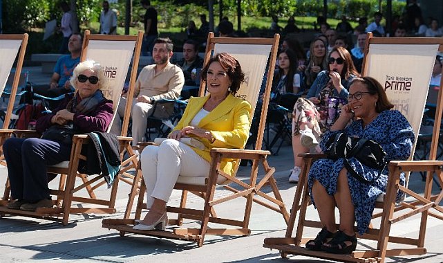 Hülya Koçyiğit, Beyoğlu Kültür Festivali'nde sevenleriyle buluştu