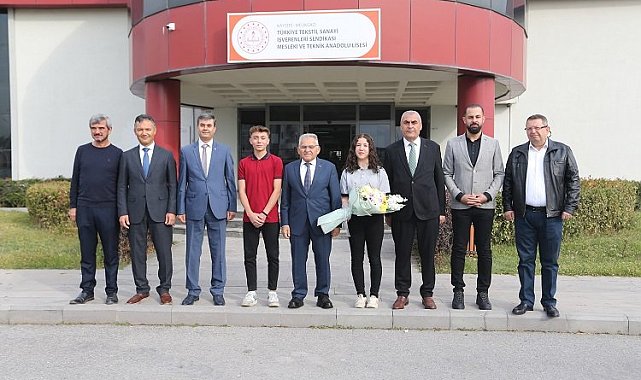Memduh Büyükkılıç lise öğrencileriyle tecrübelerini paylaştı