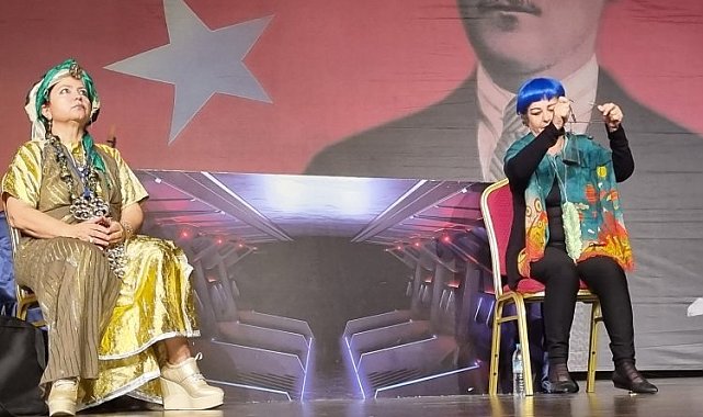 Narlıdere'nin güçlü kadınları 'Çantadaki Sır' ile Cumhuriyeti anlattı