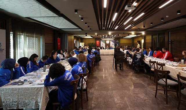 Başkan Büyükakın Kağıtspor'lu şampiyonlarla buluştu