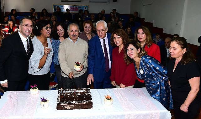 İzmir Karabağlar'da Başkan Selvitopu'dan özel kutlama