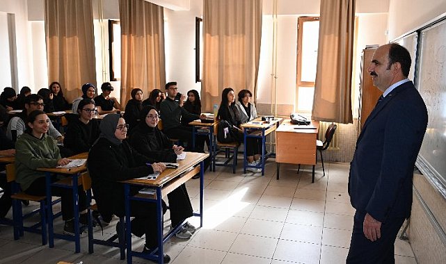 Konya'da Başkan Altay lise öğrencileriyle buluştu