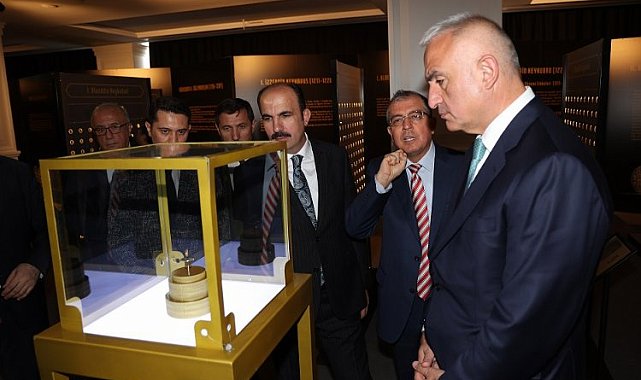 Konya'da Darü'l-Mülk Sergi Sarayı'nı gezdi