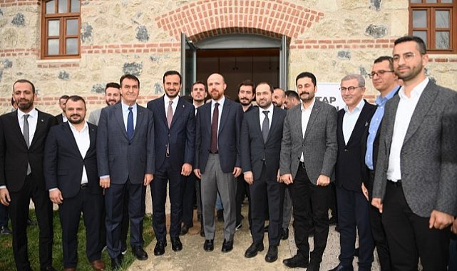 Mustafa Dündar TÜGVA'da öğrencilerle buluştu