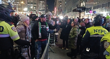 Rockefeller'daki Noel Ağacı Işıklandırma Töreninde Filistin Protestosu!