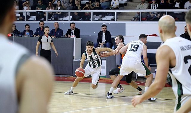 Sakarya potada sezonu galibiyetle açtı