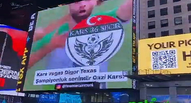 Times Meydanı’nda dev ekranda Kars 36 Spor’a destek
