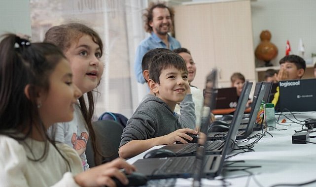 Balıkesirli minik eller geleceği kodluyor
