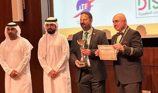 Dubai İcatlar Festivali'nde Dr. Fojlaley'e ödül