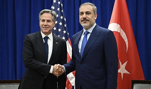 İki Dışişleri Bakanı bir araya geldi: Arkalarındaki tablo merak konusu oldu
