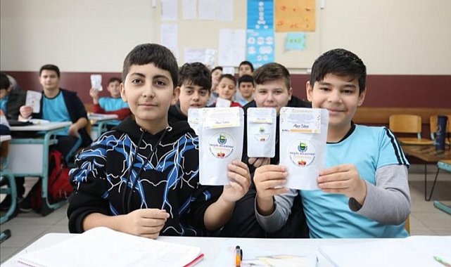 İnegöl'de Özündenkuru ile 'yerli' kutlama