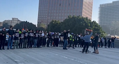 Los Angeles’ta Gazze’ye destek eylemi: 110 Otobanı trafiğe kapatıldı