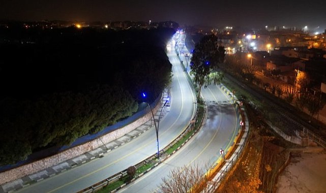 Manisa Mehmetçik Caddesi aydınlatmalarıyla yenilendi