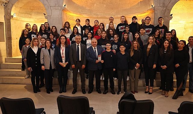 Mustafa Yalçın Kayserili gençlerle geleceği konuştu