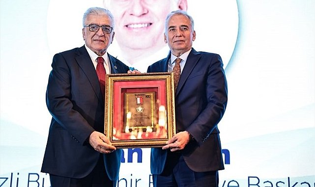Osman Zolan'a Avrasya Hizmet Ödülü