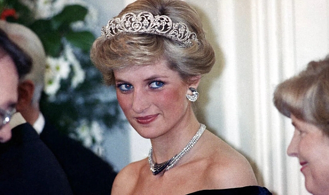 Prenses Diana’nın elbisesi rekor fiyata satıldı