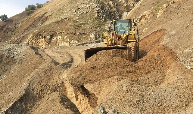 Sason'da heyelan! Kapanan köy yolları ulaşıma açıldı