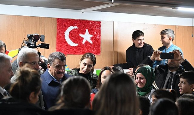 Bakan Uraloğlu Malatya'da konteyner kente ziyaret