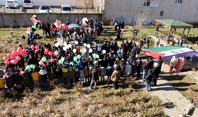 Bingöl'de çocuklar Gazze'deki kayıpları balonlarla andı
